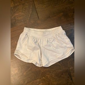 white lululemon hotty hot shorts. size 8, length 4” inseam.